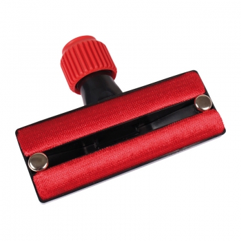 Vacuum cleaner nozzle for pool tables